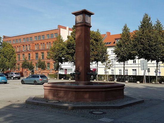 Uhren- und Jahreszeitenbrunnen